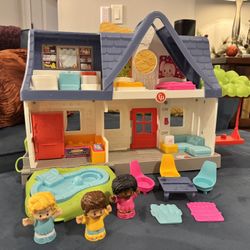 Fisher-Price Little People Friends Together Play House