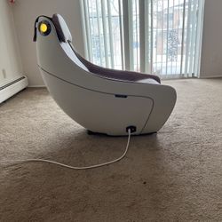 (Like New) SYNCA Heated Massage Chair.