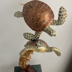 Coral Con Tortuga De Bronze Por El Artista  Maneimi La Pieza Es La Numero 24  De 200 Piezas