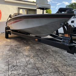 Bass Tracker Marine