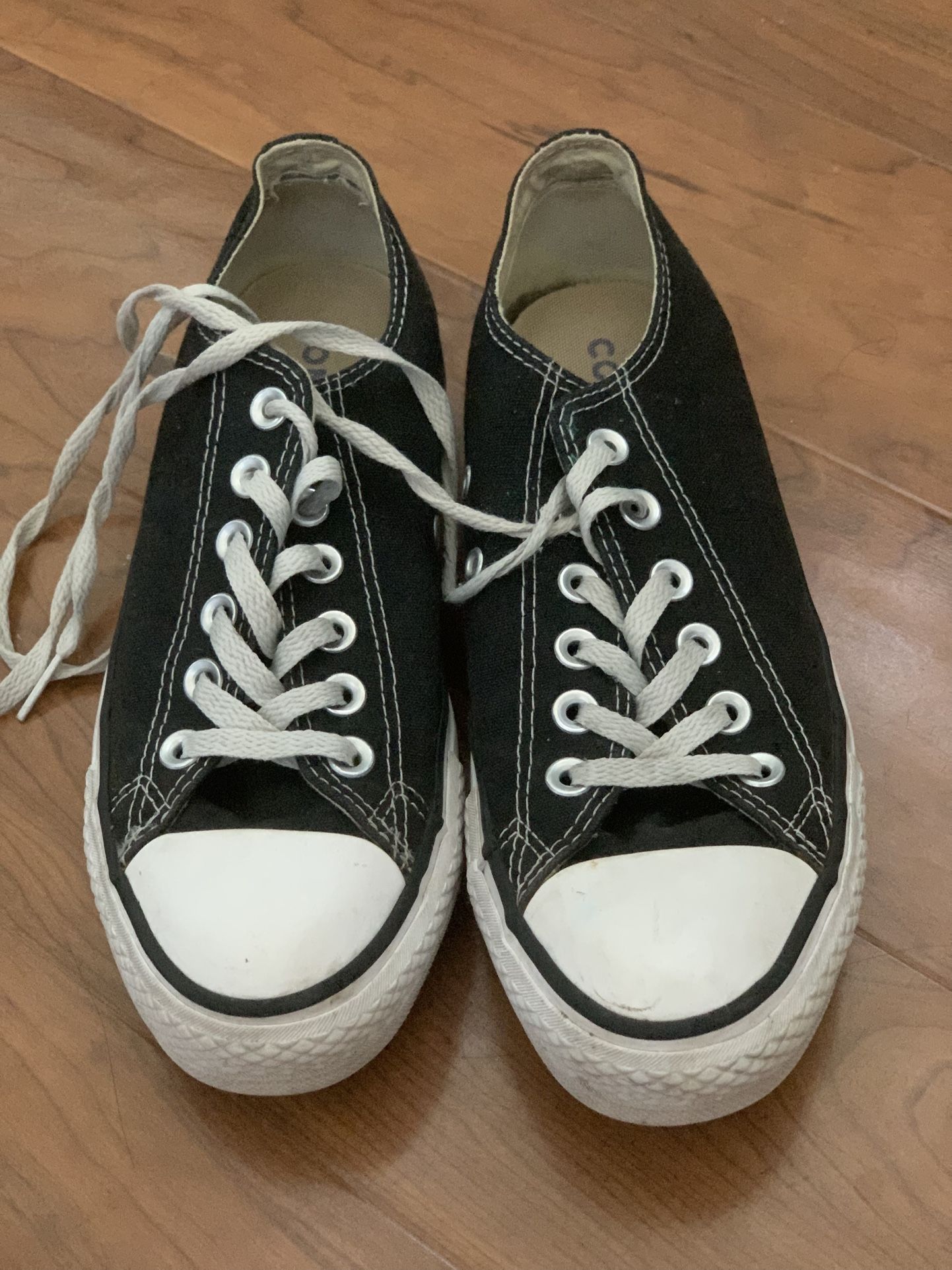 Women's Converse Size 6