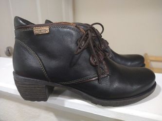 Pikolinos Le Mans Women's Black Ankle Boots