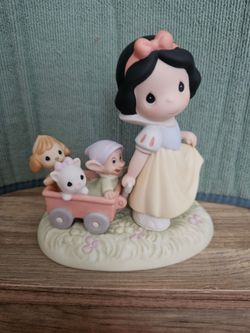 Precious Moments-Snow white