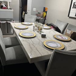 Dining Room Table 