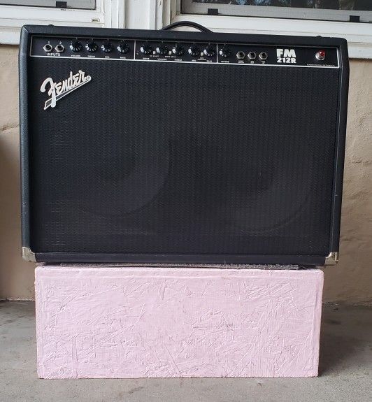 Fender FM (FrontMan) 212R 2X Speaker Combo Amp ☆ Amplifier for Guitar ☆ Gently Used ☆ Gig Ready!