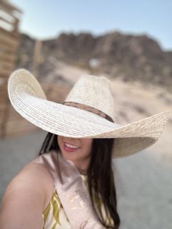 Oversized Mexican Straw Cowboy Hats – Cash Deal! 🤠