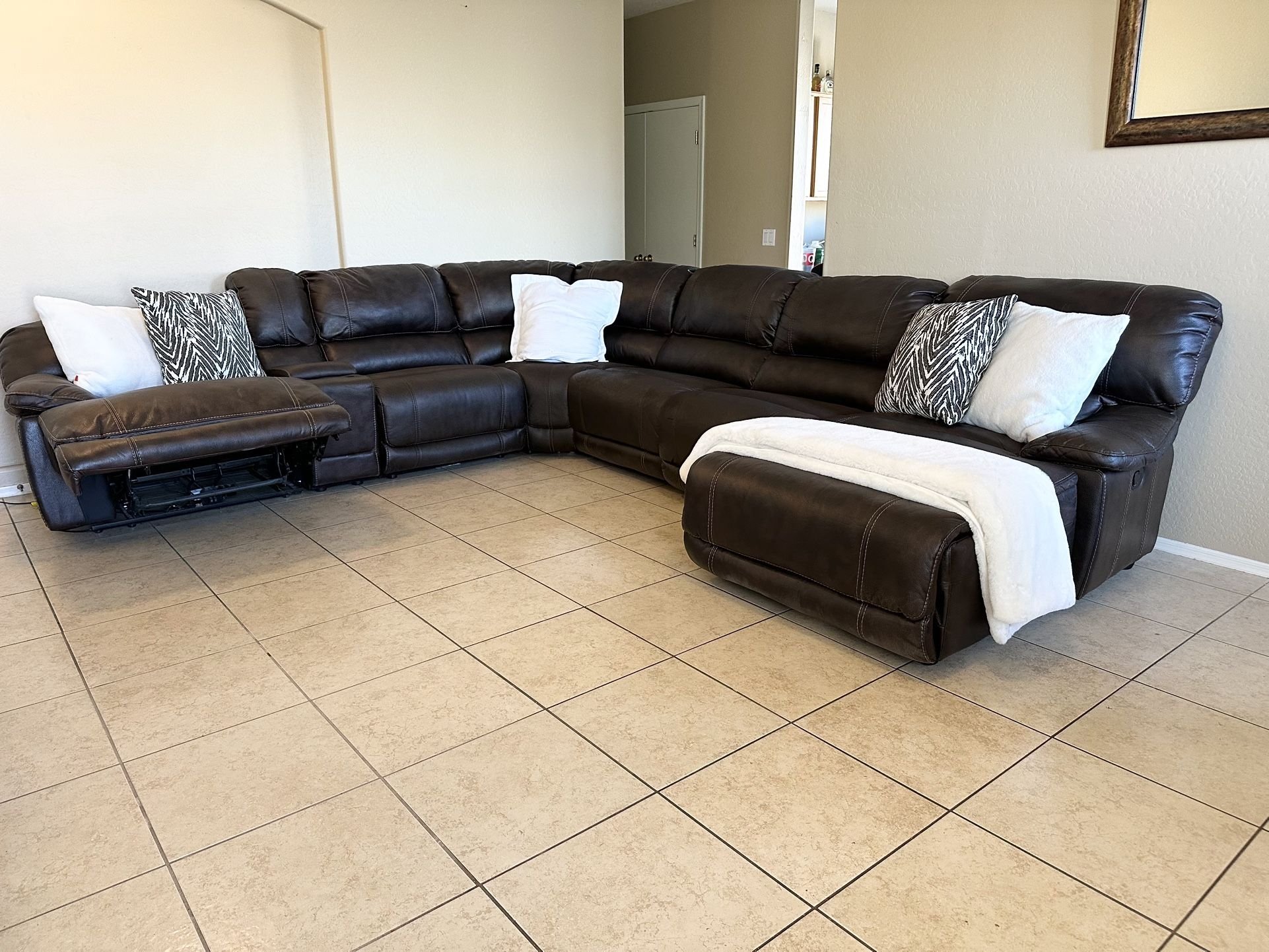 Power Reclining Leather Sectional-FREE DELIVERY 🚚