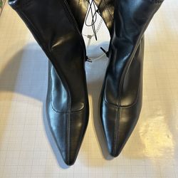 Kitten heel boots
