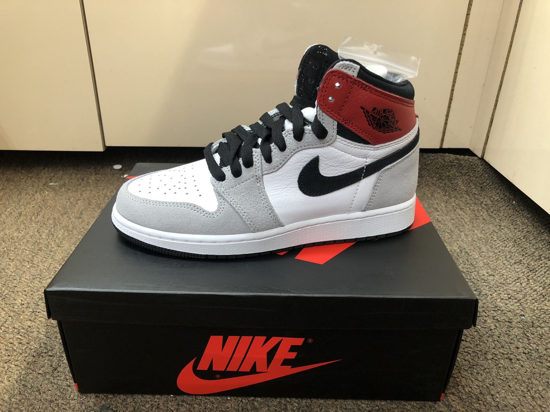 Jordan 1 Smoke Grey Size 5.5 women’s