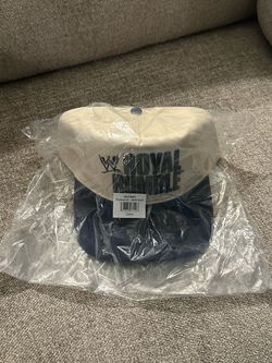 Royal rumble hat