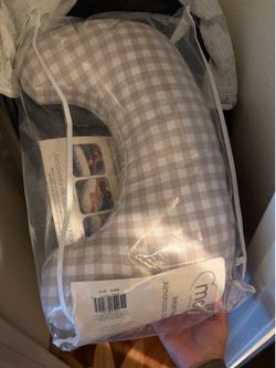 Infant feeding pillow