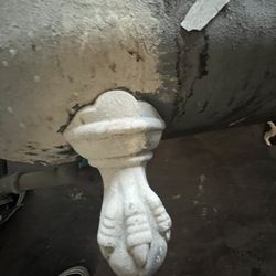 Cast Iron Tub Originals Legs In Great Shape