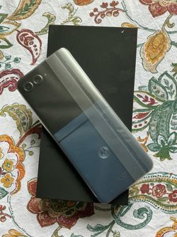 Motorola Moto Razr 2025 5G 256GB Unlocked 6.9" 64MP PANTONE Gibraltar Sea XT2553 Open BOX