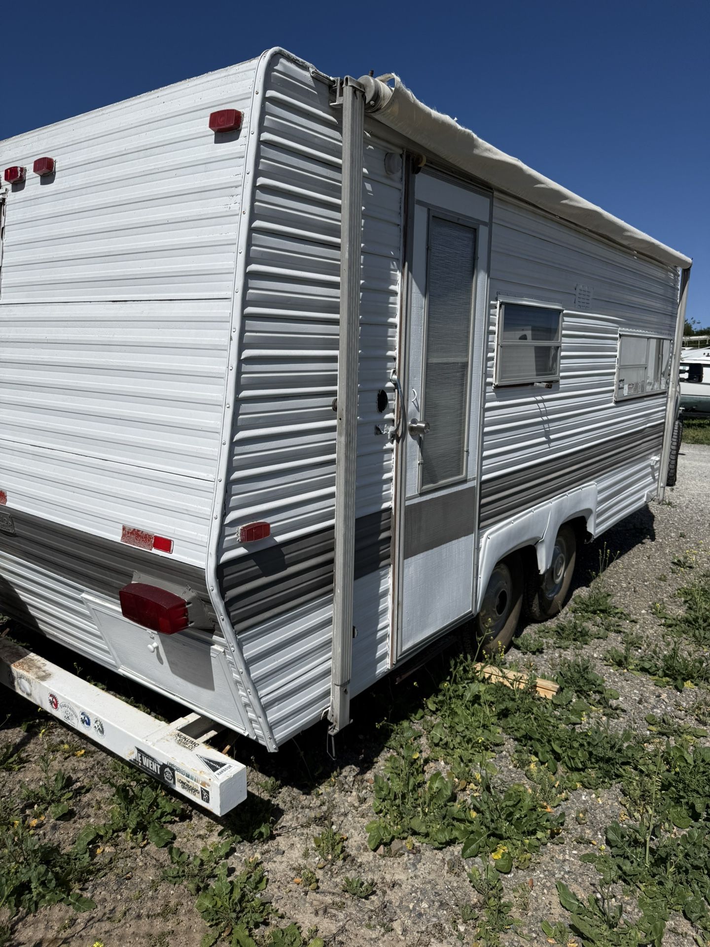 22’ Travel Trailer 22’ Loaded