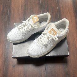 Nike Air Force 1 LV8 size 9.5
