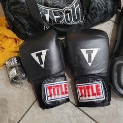 MMA Training Gear - Gloves, Wraps, Knee Guards and Tapout Duffle