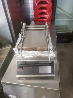 Commercial sandwich press