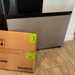 Bottom, freezer panel, white only or the one shown gray