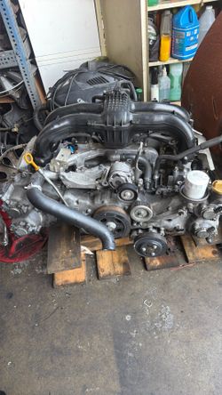 Subaru FB25 2.5L Boxer Engine Complete Assembly - For Parts or Rebuild