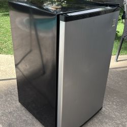 Mini Refrigerator 