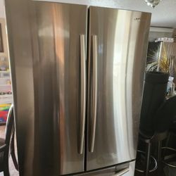 Samsung Stainless Steel French Door Refrigerator – Works Perfect