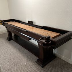Shuffleboard table