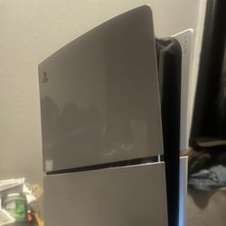 Play 5 without box It comes with cables, but without a remote control. I'll give it to him anyway, but it's a bit faulty. The TV is included.