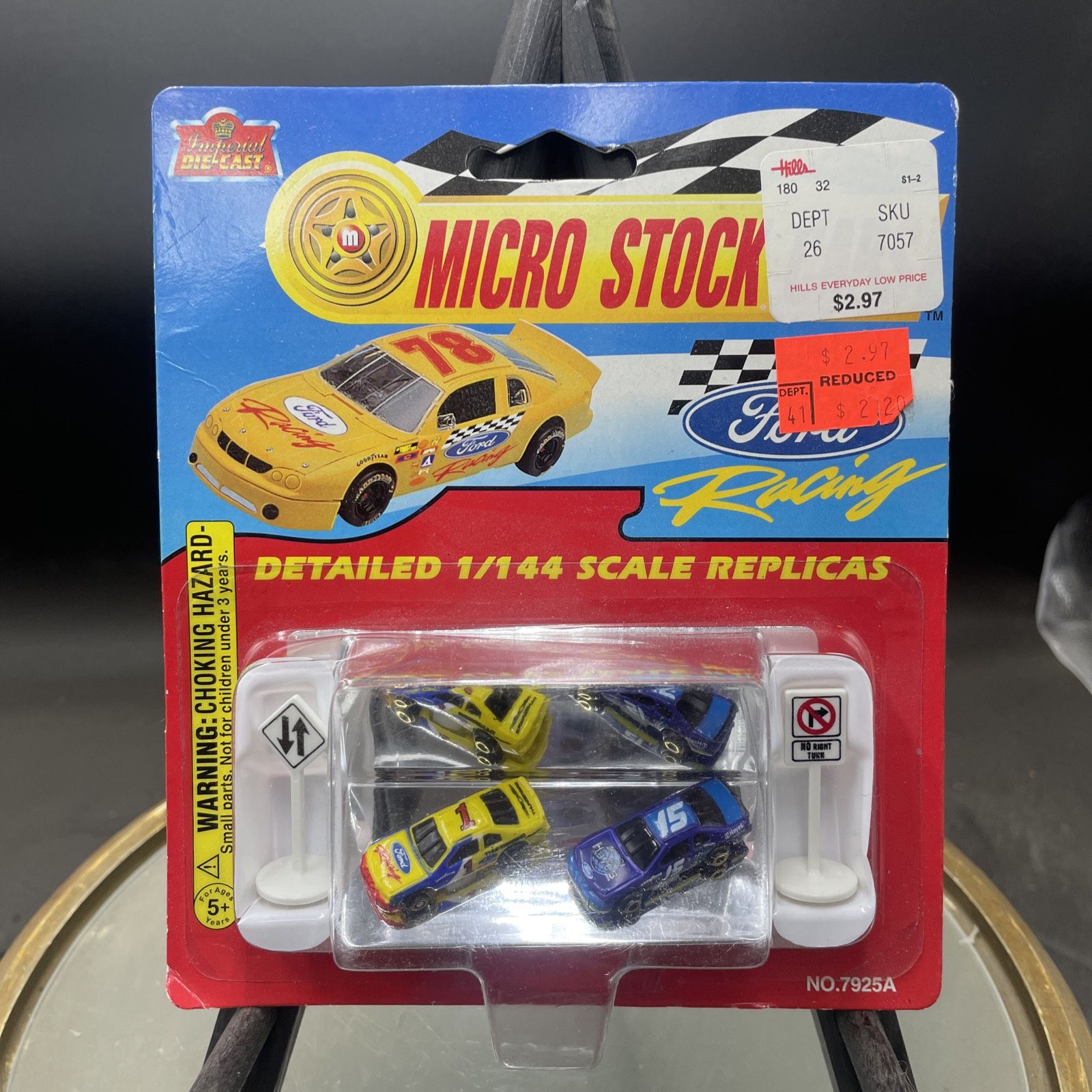 1997 Micro Stock Cars Ford Motor Company Die Cast Set 2 Cars 1:144 W/ Signs NOS
