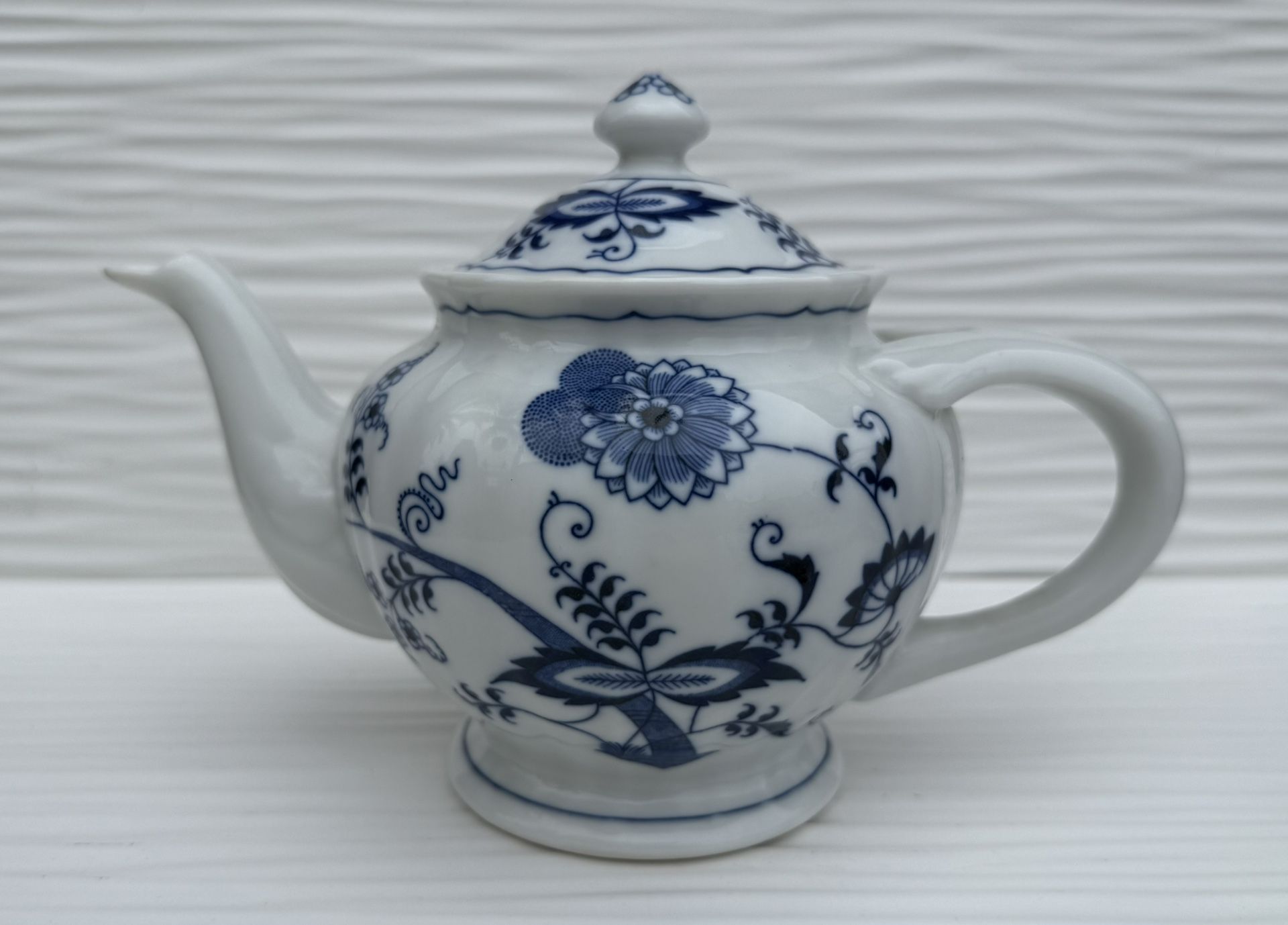 Gorgeous Vintage Teapot With Lid Blue Danube Blue Onion Porcelain