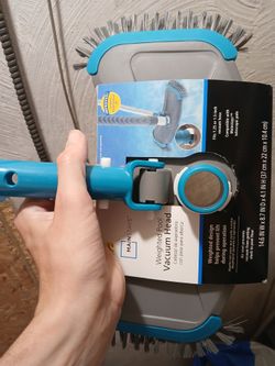 Weighted pool vac head
