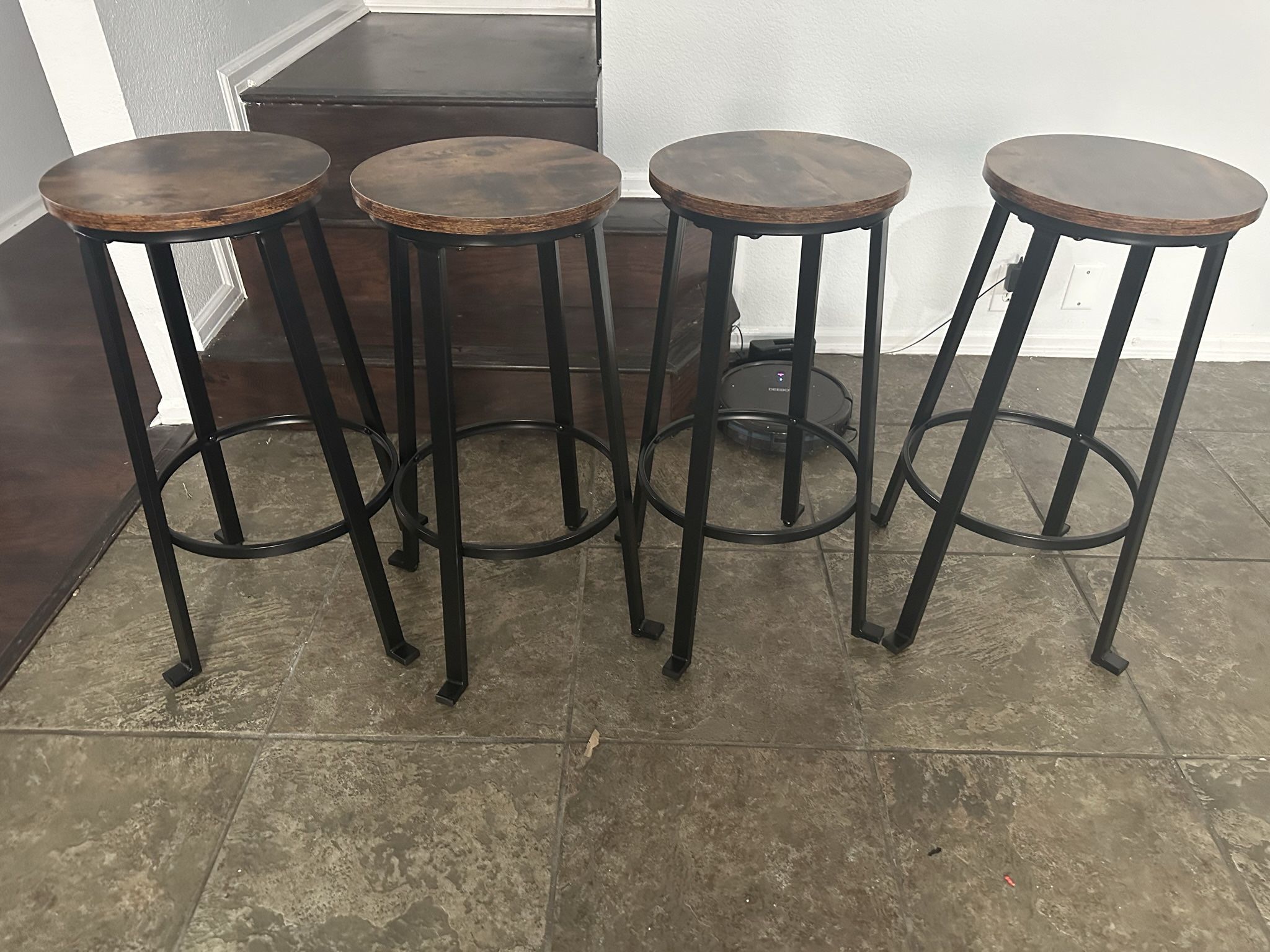 New Set Of 4 Wood And Metal Bar Stools / Farm Style Bar Stools / Industrial Style Bar Stools / Price Is Firm / Pick up Only /new in 📦
