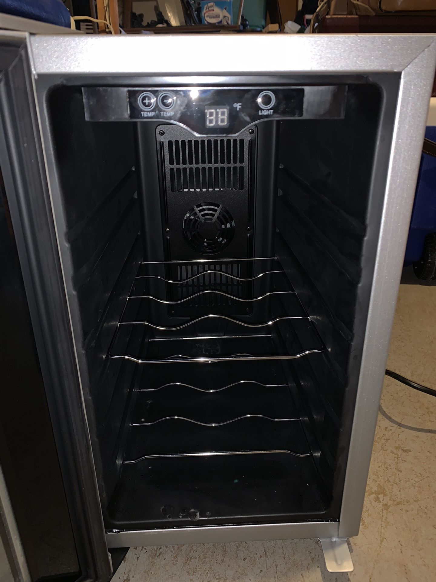 Cuisinart Mini Wine Cellar Fridge for Sale in Sterling, VA OfferUp