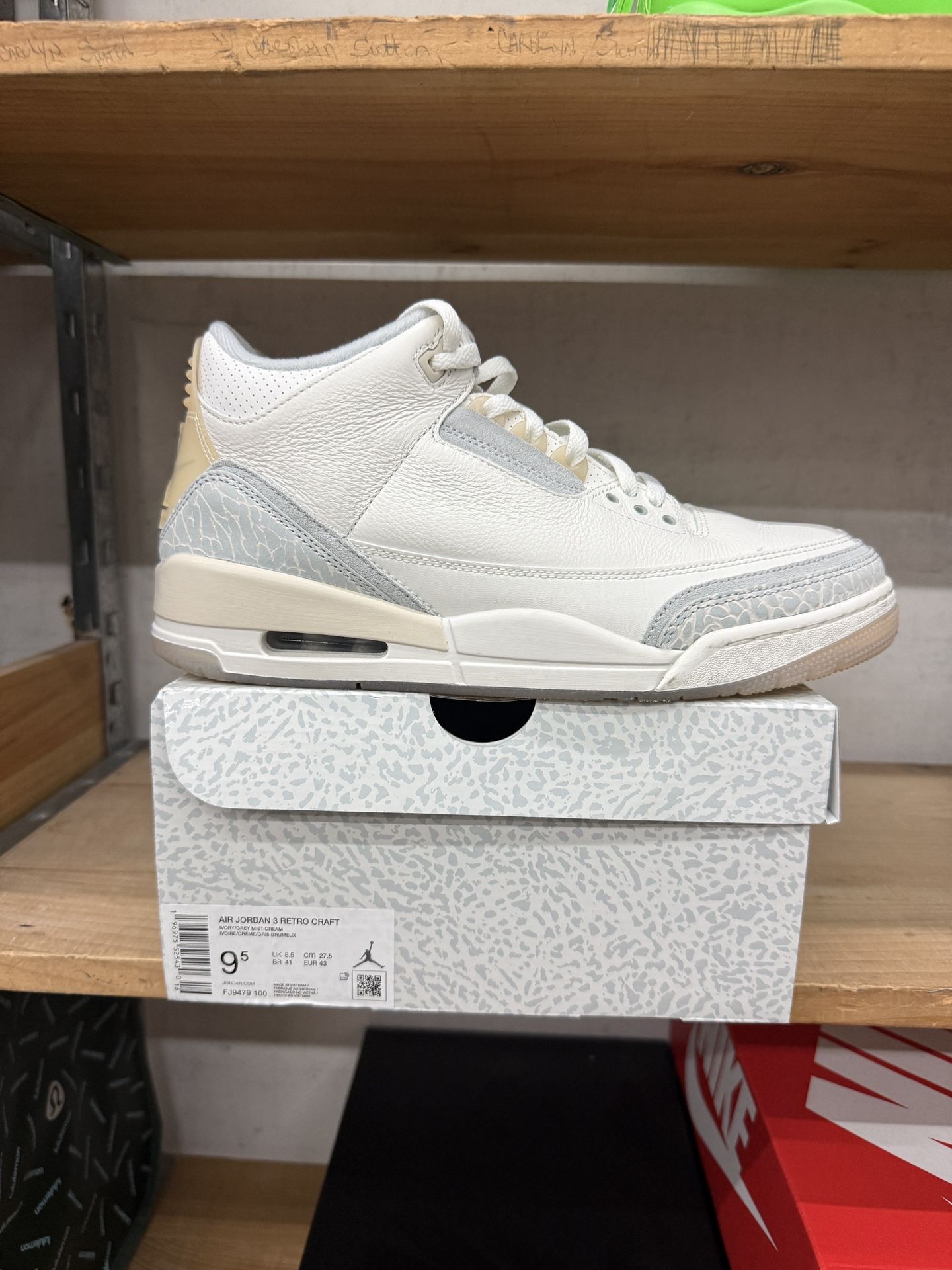 Nike Air Jordan 3 Retro Ivory Craft Size 9.5