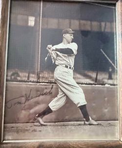 Signed 8x10 photo of Yankees great Tom Henrich (“Old Reliable”)