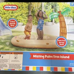 Misting Palm Tree Island