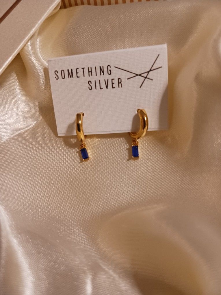 14k Gold Sapphire Earrings 