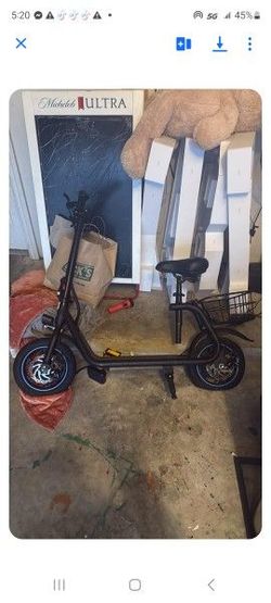 Moped scooter