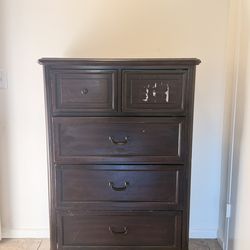 5-Drawer Dark Wood Dresser