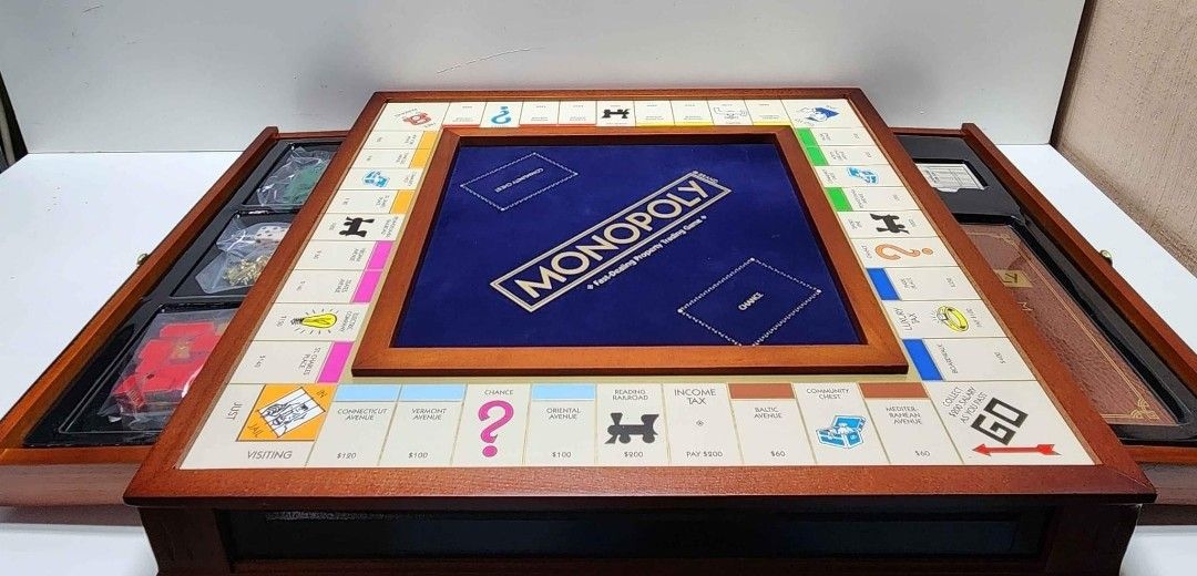 Monopoly Luxury Edition Hasbro 2014 Collectible Open Box CIB UNUSED