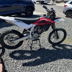 2009 Dual Sport Husqvarna 450 Motorcycle
