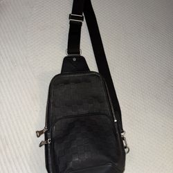 Men Louis Vuitton Bag Like New 