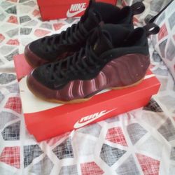 Nike Foams Size 10