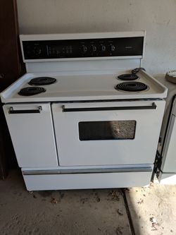 Frigidaire 40 inch electric range for Sale in Eastlake, OH - OfferUp