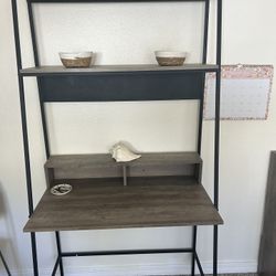 Desk/shelving