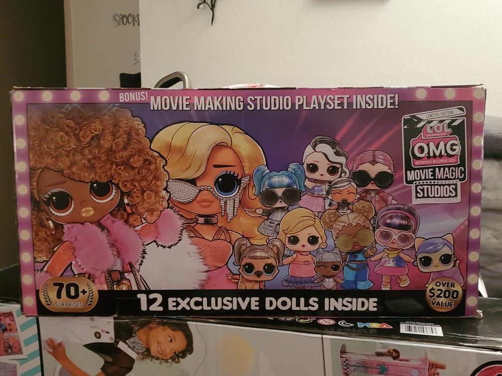 LOL OMG Movie Studio ** 12 Dolls, 70+ Surprises