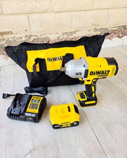 DeWALT 20V XR 1/2in High Torque Impact Wrench KIT