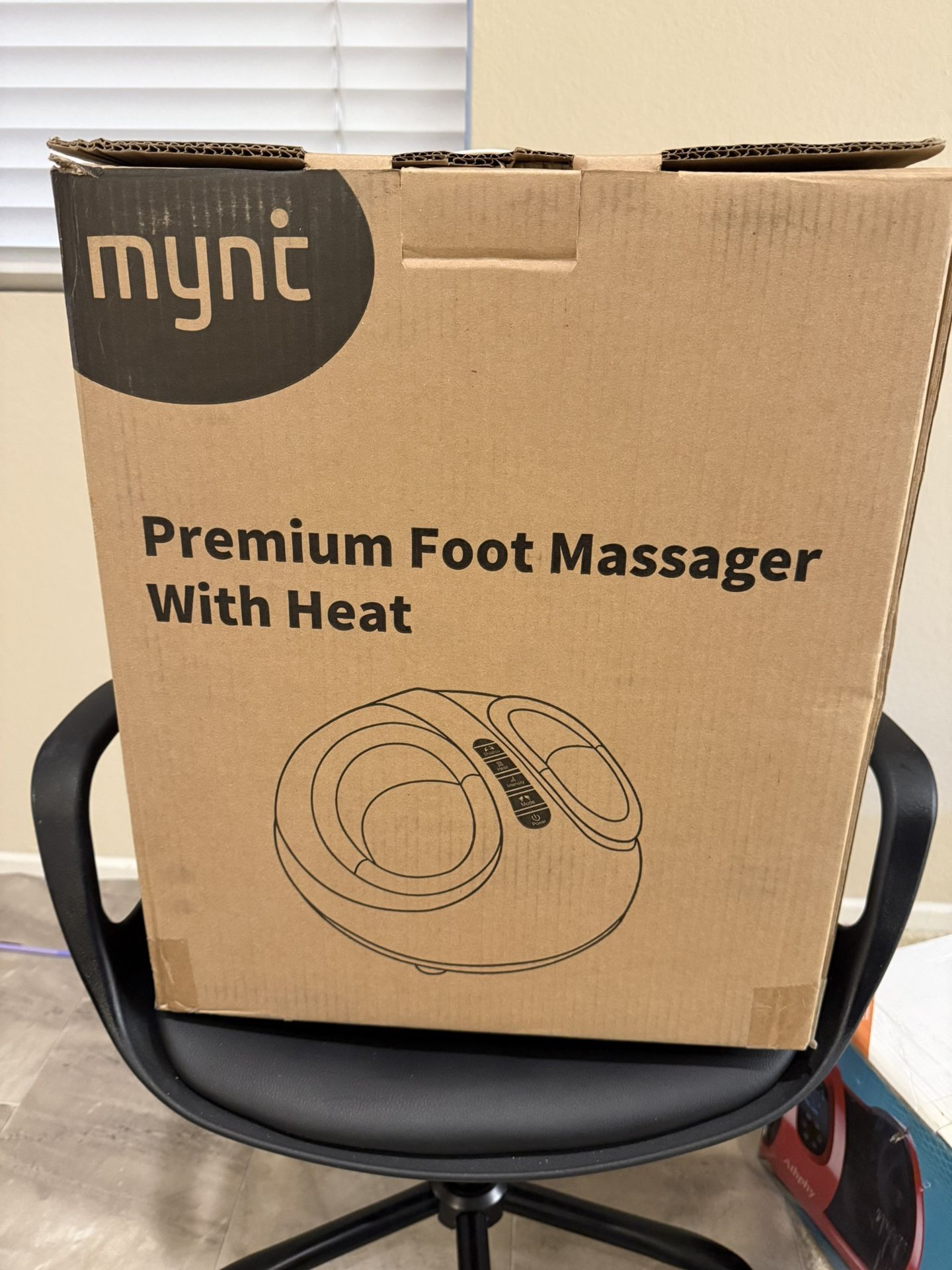 Mynt Premium Foot Massager with Heat – New in Box