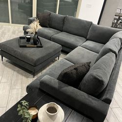 Modern/contemporary Sectional Couch With Cocktail Ottoman (delivery Available)