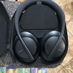 Bose headphones 700