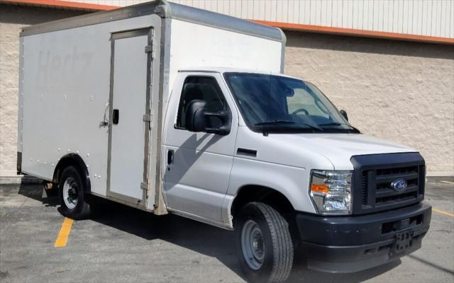 2022 Ford E-350 Cutaway